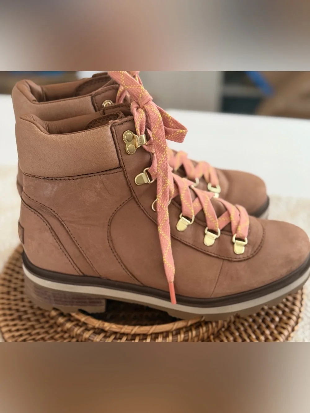 New Women’s Sorel Tan  Leather Lennox Waterproof Hikers No Box 8 1/2